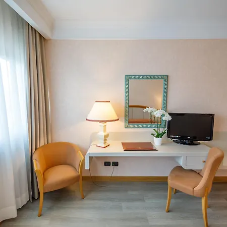 Ξενοδοχείο Plaza 4*