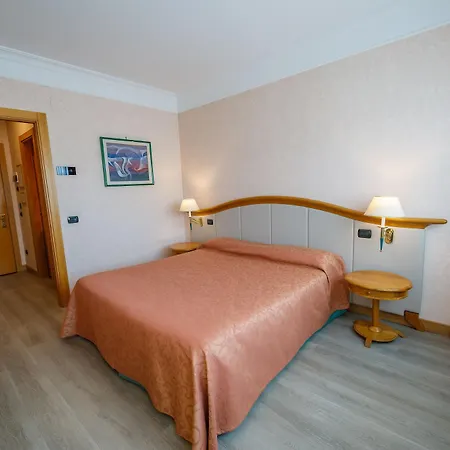 Ξενοδοχείο Plaza 4*