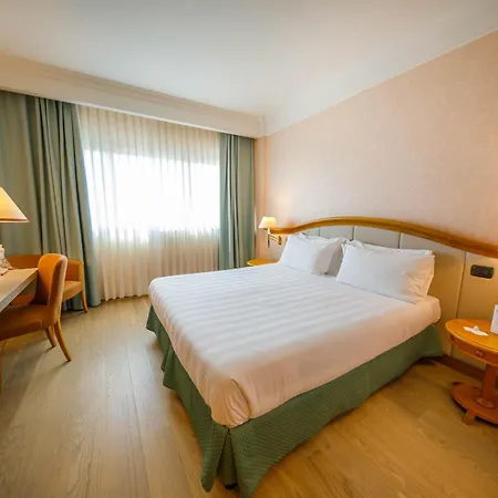 Plaza 4* 페루자