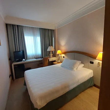 Plaza 호텔 4*