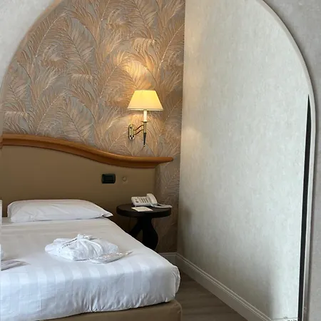 Plaza Hotel 4*