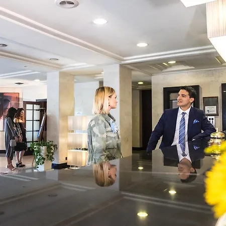호텔 Plaza 4*