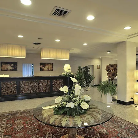 Hotel Plaza 4*