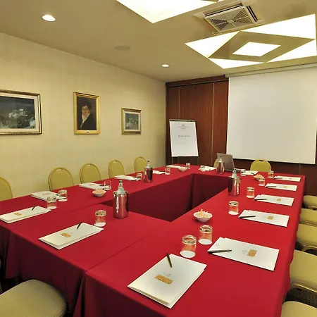 호텔 Plaza 4*